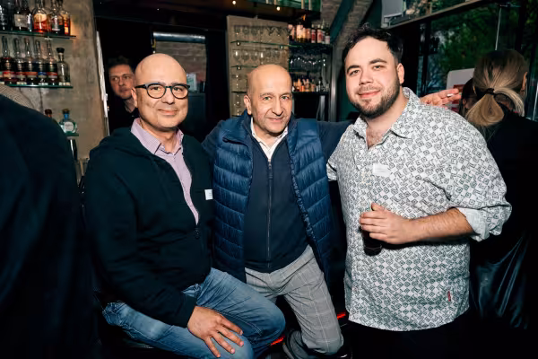 Gruppe von 3 Menschen bei der cocktail connection